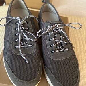 Alegria Gray Sneakers with Textured Upper and Rubber Sole